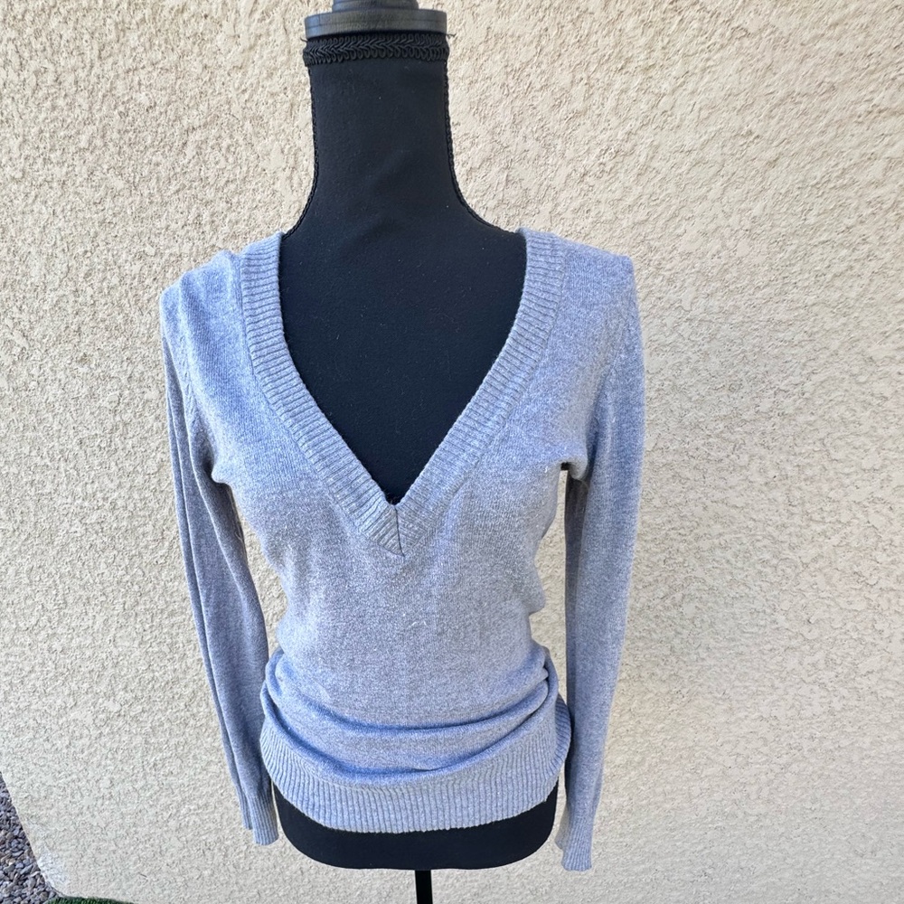 Forever 21 Women’s Gray Deep V-Neck Sweater Long Sleeve Knit Top Size Small